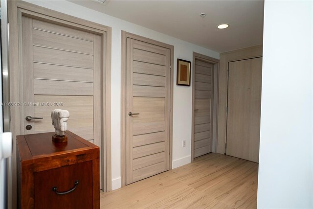 bedroom featuring light hardwood / wood-style floors, ceiling fan, and access to exterior