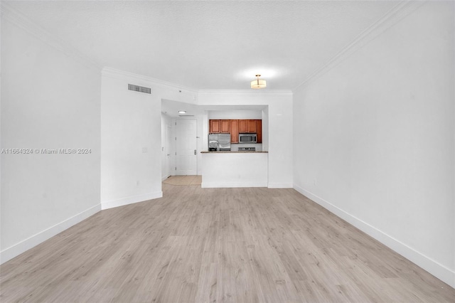 empty room featuring ceiling fan, a textured ceiling, and light hardwood / wood-style floors