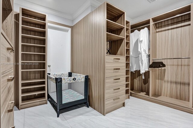 bathroom featuring tile walls, tiled bath, and vanity