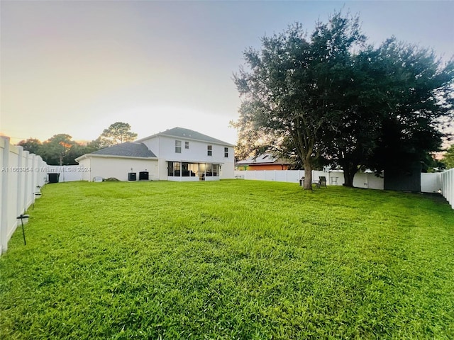 view of yard at dusk