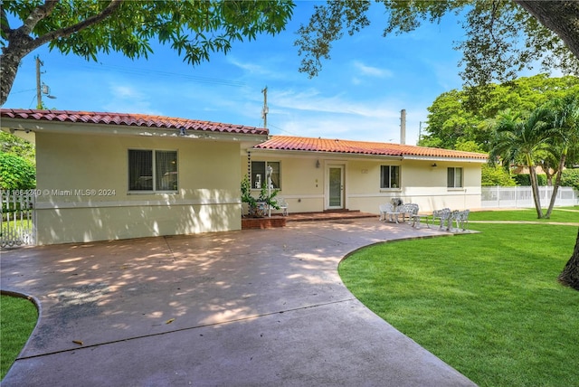 view of front of property with a front lawn