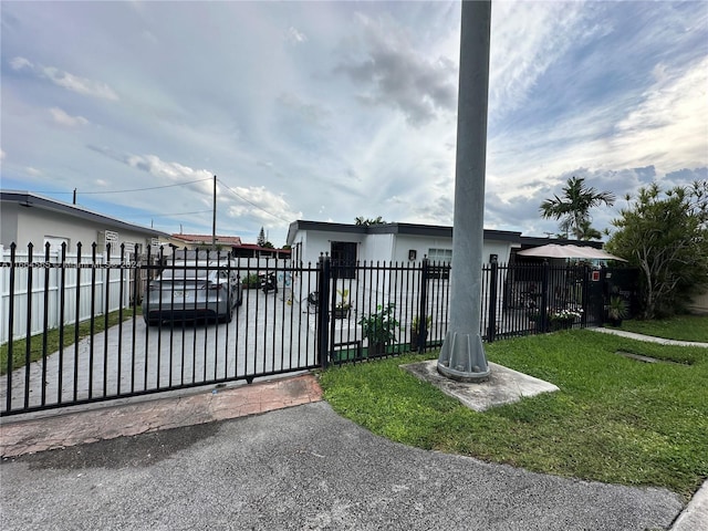 view of gate featuring a lawn