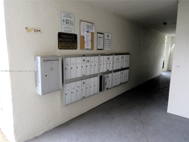 view of property's community featuring mail boxes