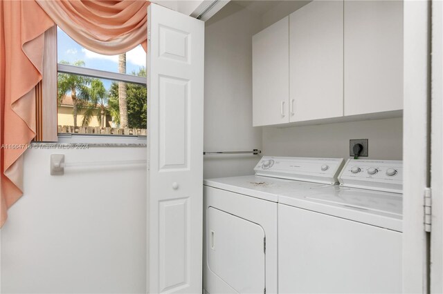 laundry room featuring cabinets and independent washer and dryer