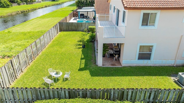 bird's eye view featuring a water view