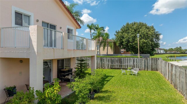 view of yard with a balcony