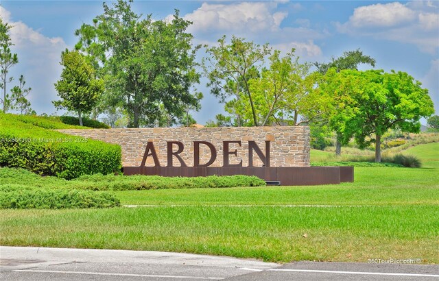 community sign featuring a lawn