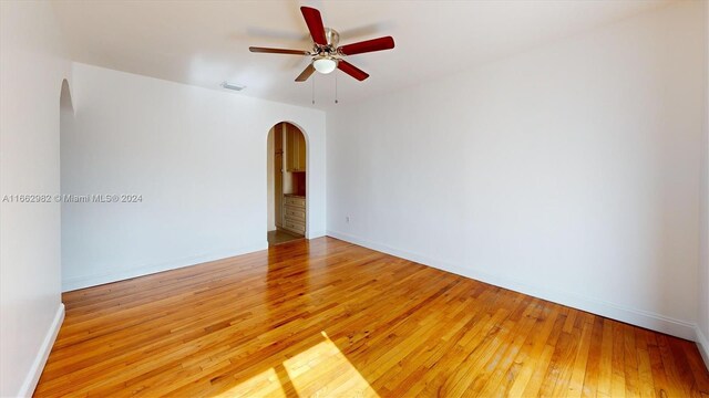 unfurnished room featuring hardwood / wood-style floors and ceiling fan