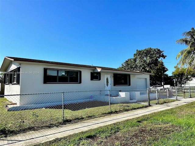 view of front facade with a garage and a front yard