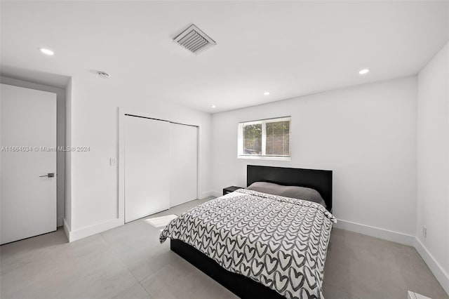 bedroom featuring a closet