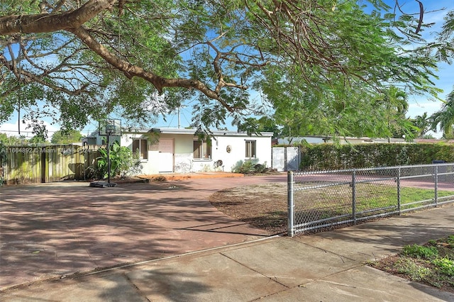 view of front of house