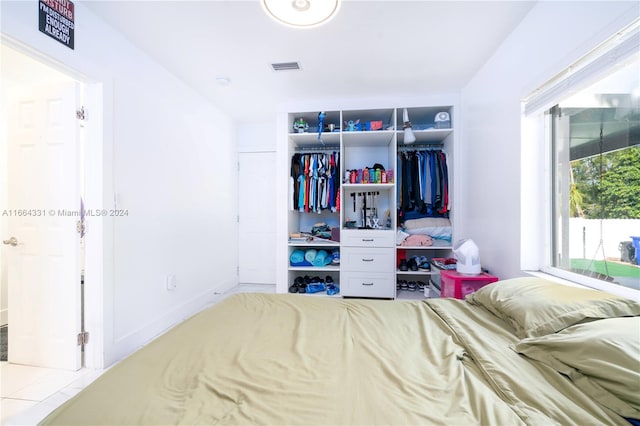 bedroom with a closet