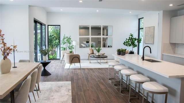 kitchen with tasteful backsplash, a breakfast bar area, and sink