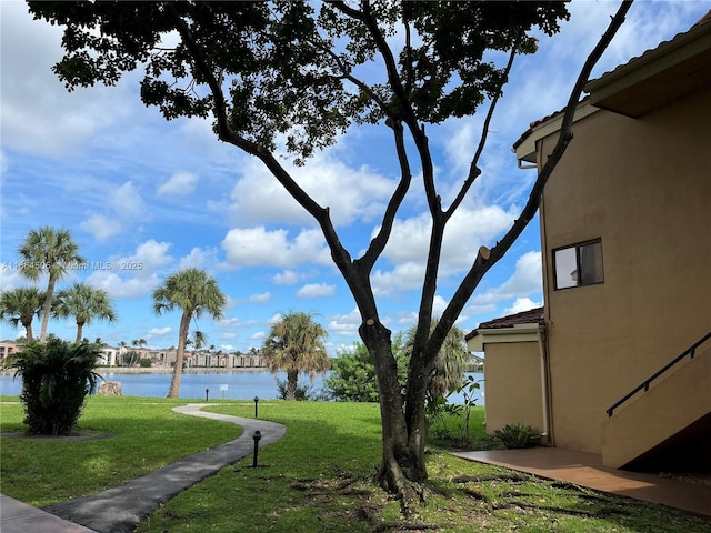 view of yard featuring a water view