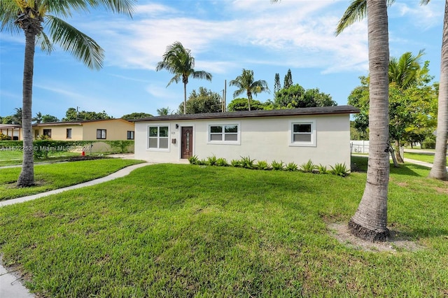 single story home with a front lawn