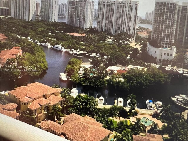 bird's eye view featuring a water view