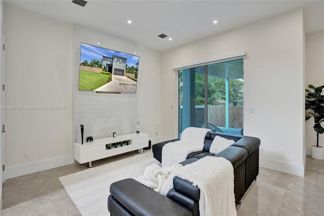 4593 Meadow Green Trl, Lake Worth, FL 33463 - living area featuring baseboards and recessed lighting