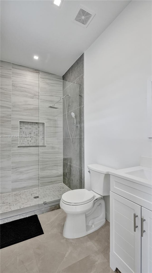 4593 Meadow Green Trl, Lake Worth, FL 33463 - bathroom with toilet, tiled shower, vanity, and recessed lighting