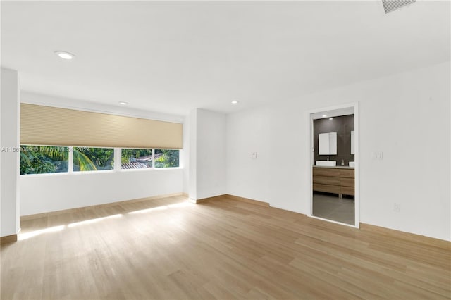 1769 Wa Kee Na Dr, Miami, FL 33133 - unfurnished room featuring wood finished floors, visible vents, and recessed lighting