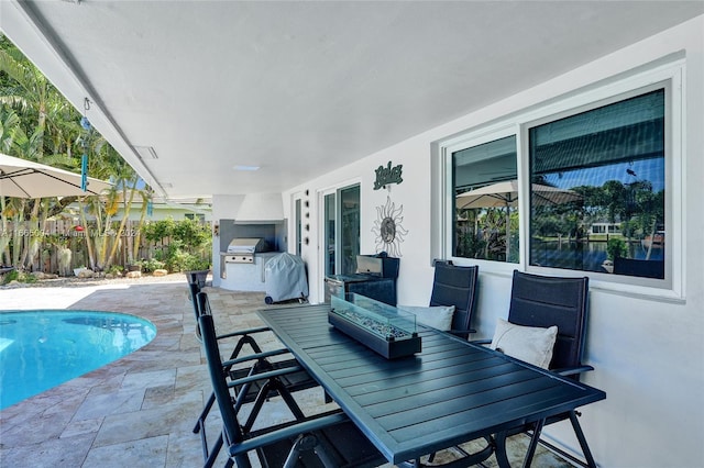 view of patio / terrace featuring a fenced in pool and area for grilling