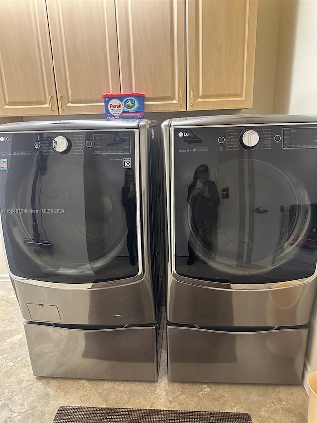 washroom with cabinets and independent washer and dryer