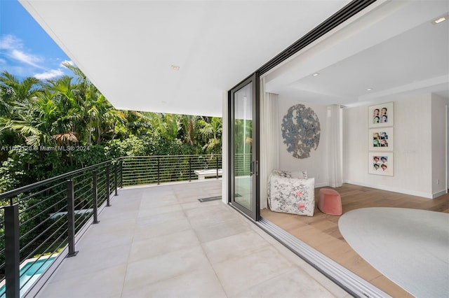 5327 N Bay Rd, Miami Beach, FL 33140 - view of balcony