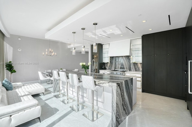 kitchen featuring custom range hood, decorative backsplash, modern cabinets, range, and a kitchen breakfast bar