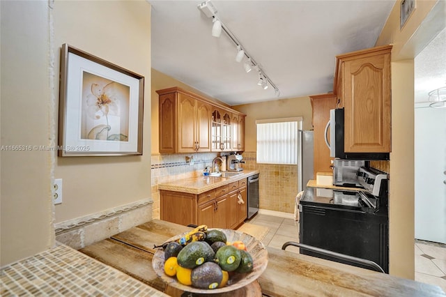 kitchen with light tile patterned floors, visible vents, appliances with stainless steel finishes, and light countertops