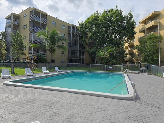 view of swimming pool