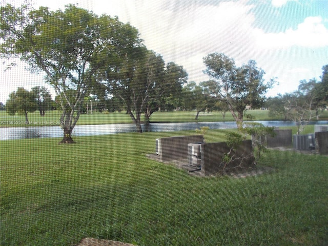 view of yard featuring a water view