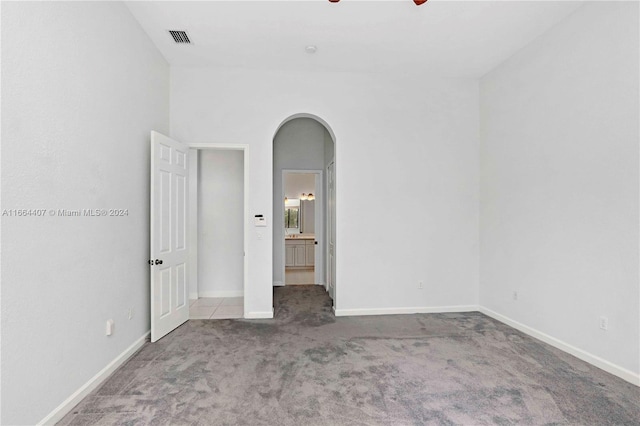 carpeted empty room with ceiling fan