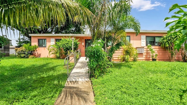 view of front facade featuring a front yard