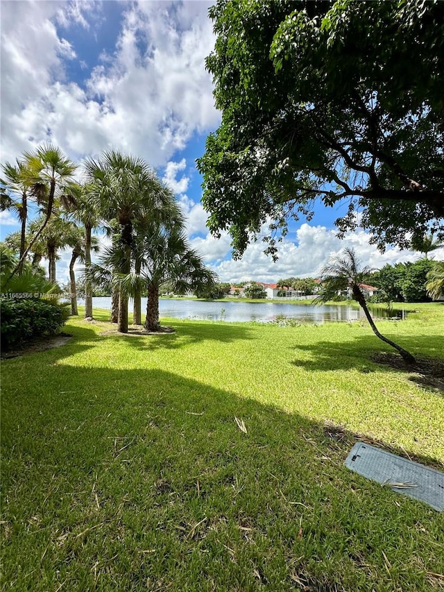 view of yard featuring a water view