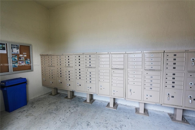 view of property's community featuring mail boxes