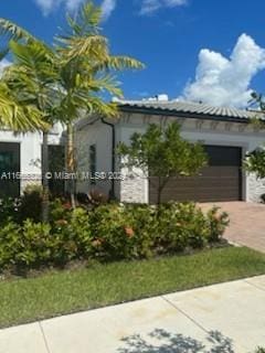 view of front of property featuring a garage