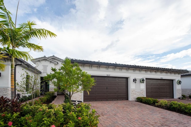 view of front facade with a garage