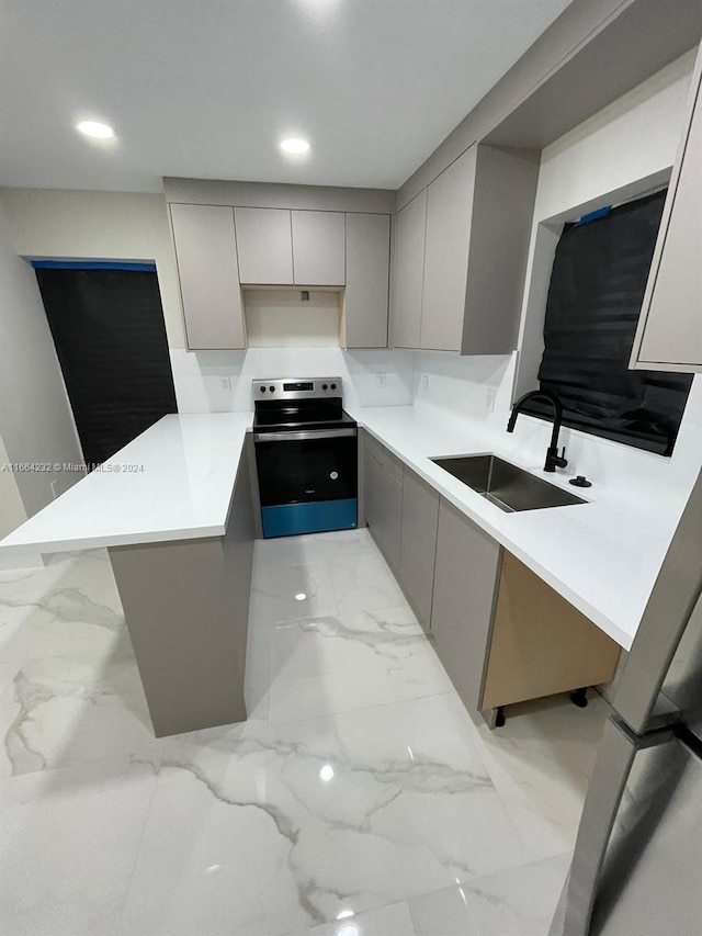 kitchen with stainless steel range with electric stovetop, sink, kitchen peninsula, and gray cabinets