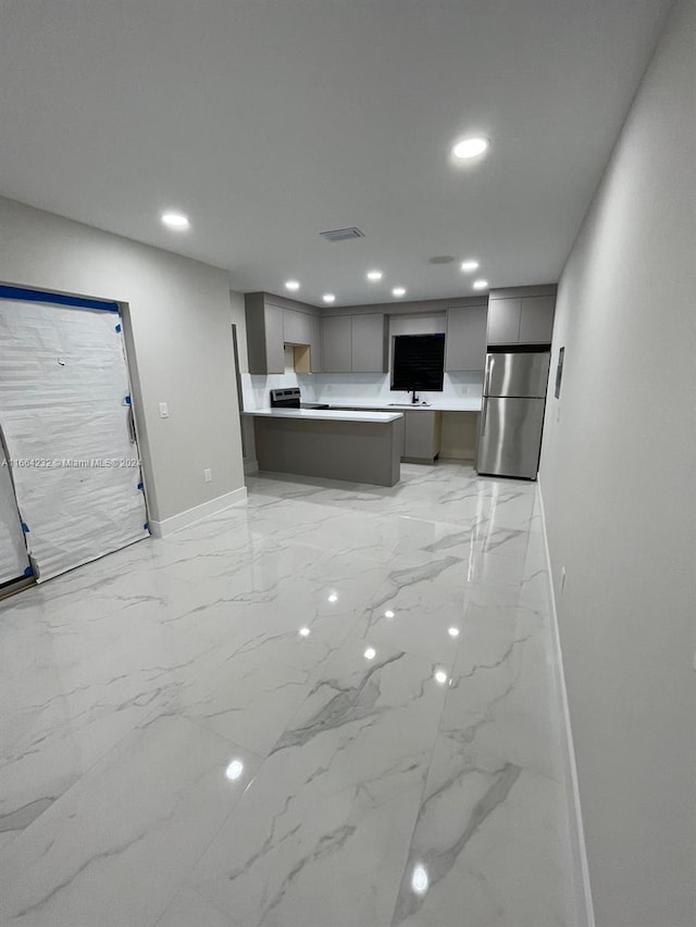 kitchen with gray cabinets, sink, kitchen peninsula, and stainless steel appliances