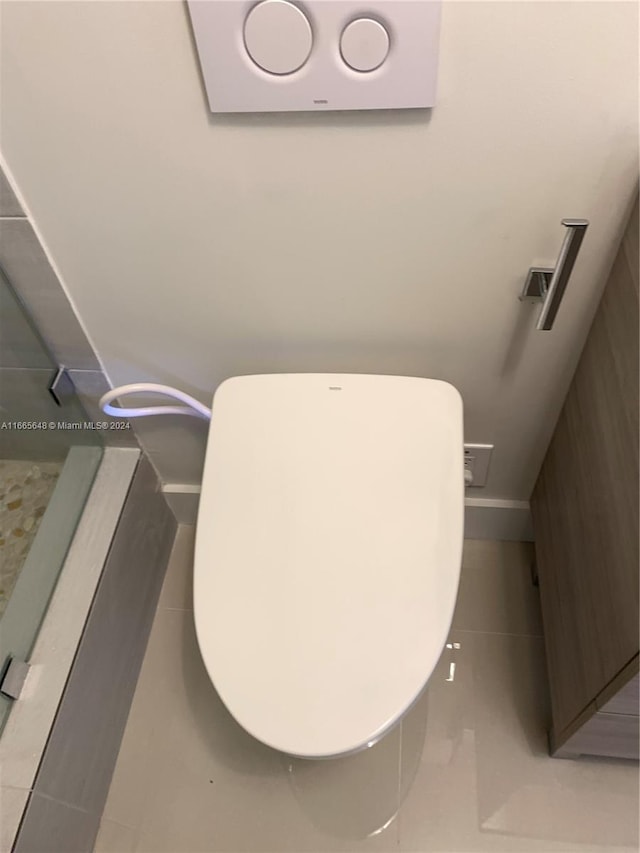 room details featuring tile patterned floors