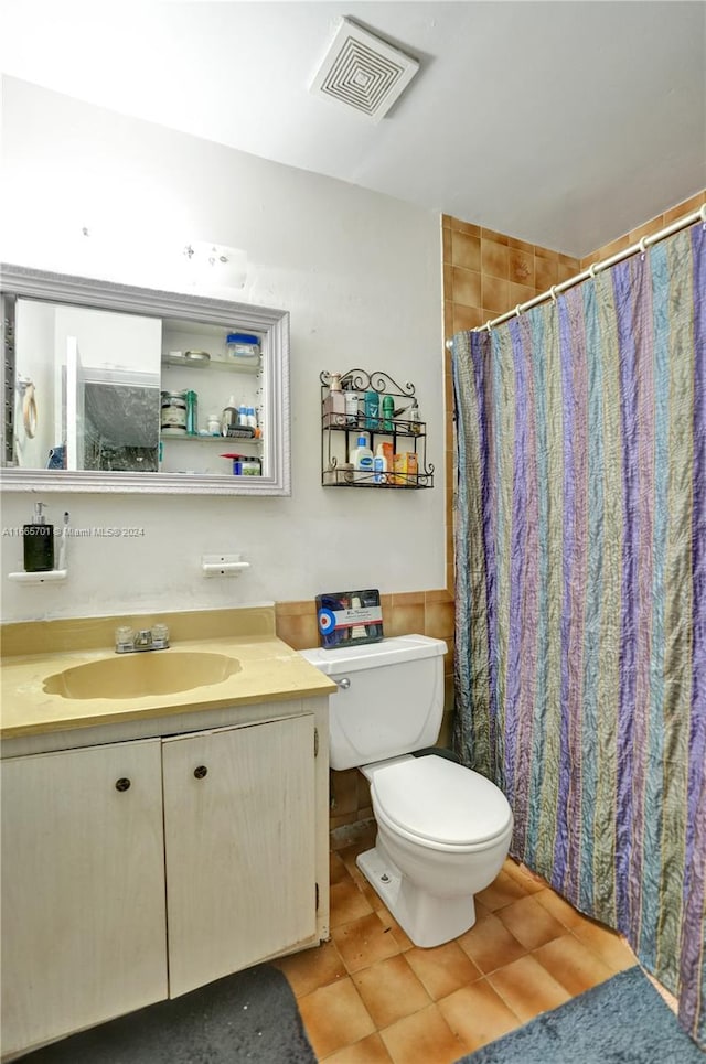 bathroom with vanity, toilet, and a shower with shower curtain