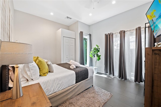 bedroom featuring ceiling fan