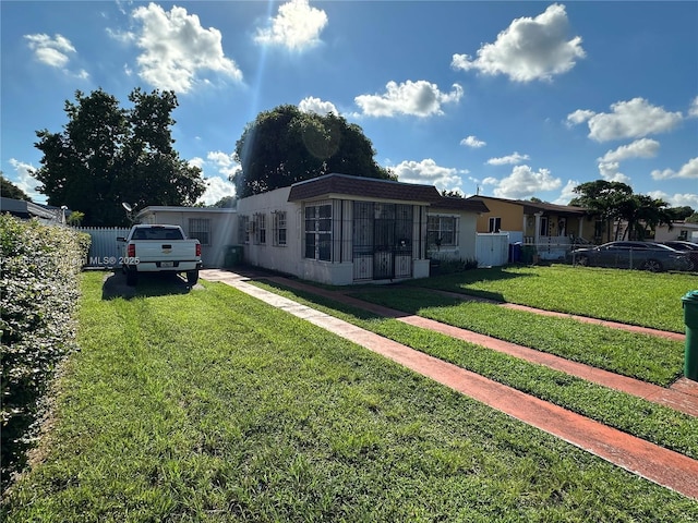 view of front facade with a front lawn