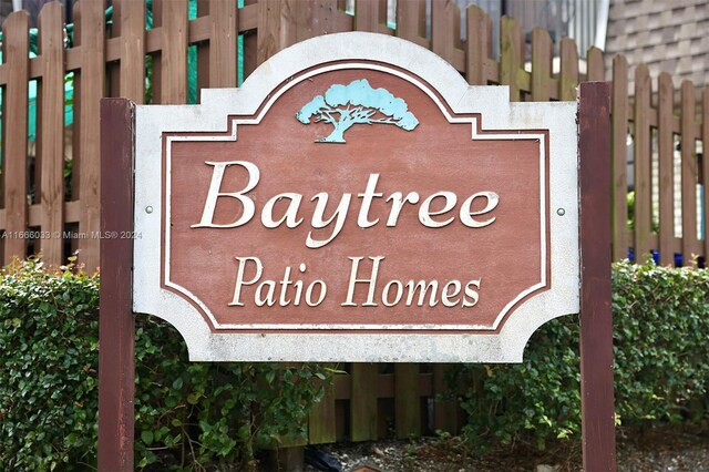 view of community / neighborhood sign