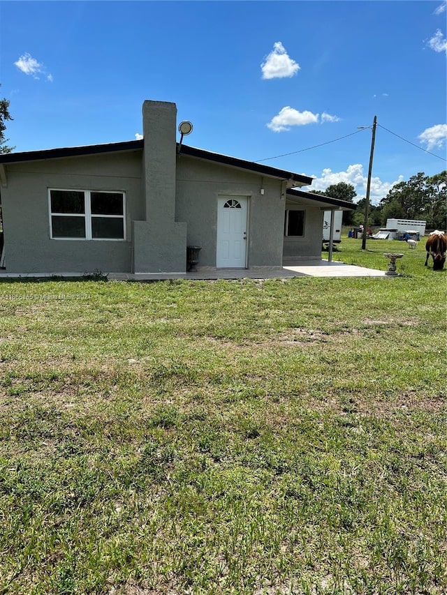 14721 Arbuckle Creek Rd, Sebring, FL 33870 - view of front of home with a patio and a front lawn