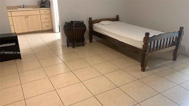 14721 Arbuckle Creek Rd, Sebring, FL 33870 - tiled bedroom featuring sink