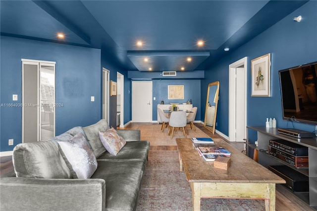 living room with baseboards, wood finished floors, visible vents, and recessed lighting