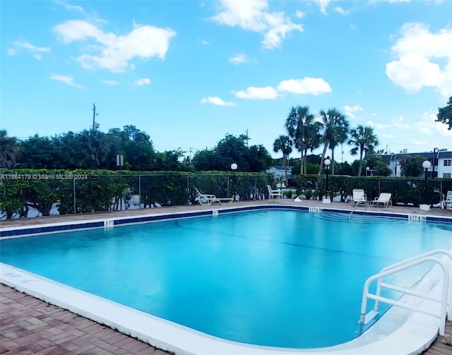 view of swimming pool