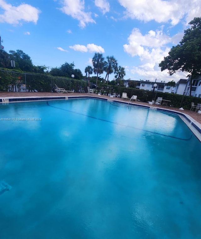 view of swimming pool