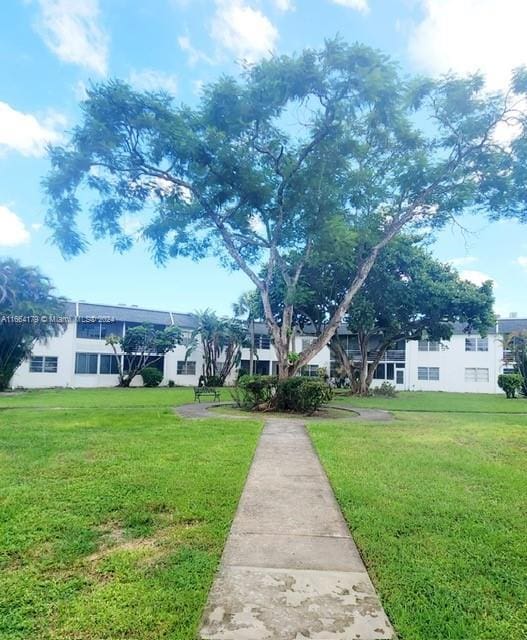 view of home's community featuring a lawn