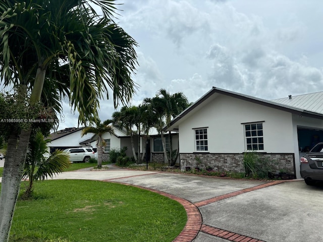 view of front of house with a front yard